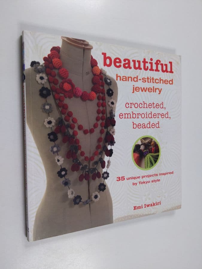 Emi Iwakiri : Beautiful hand-stitched jewellery : crocheted, embroidered, beaded : 35 unique projects inspired by Tokyo style
